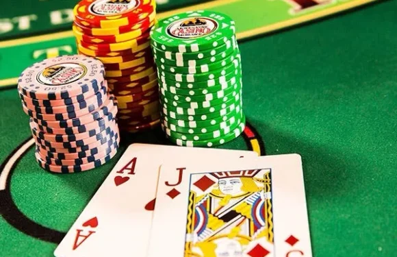 How do online baccarat commission structures vary between sites?