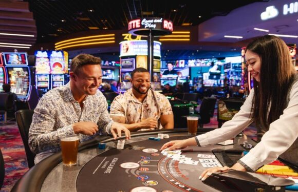 Why do players rely on baccarat roadmaps during sessions?