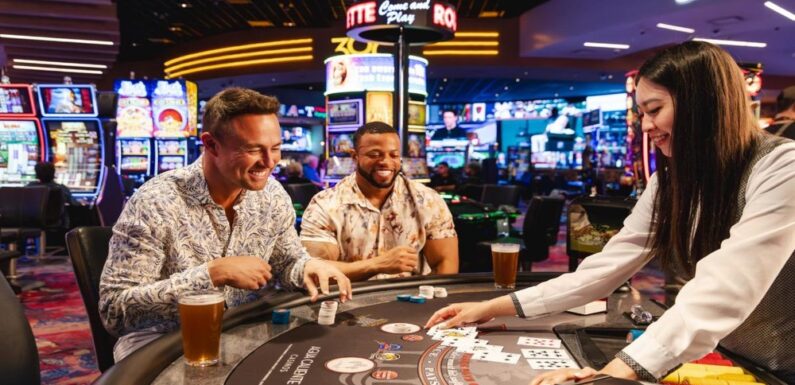 Why do players rely on baccarat roadmaps during sessions?